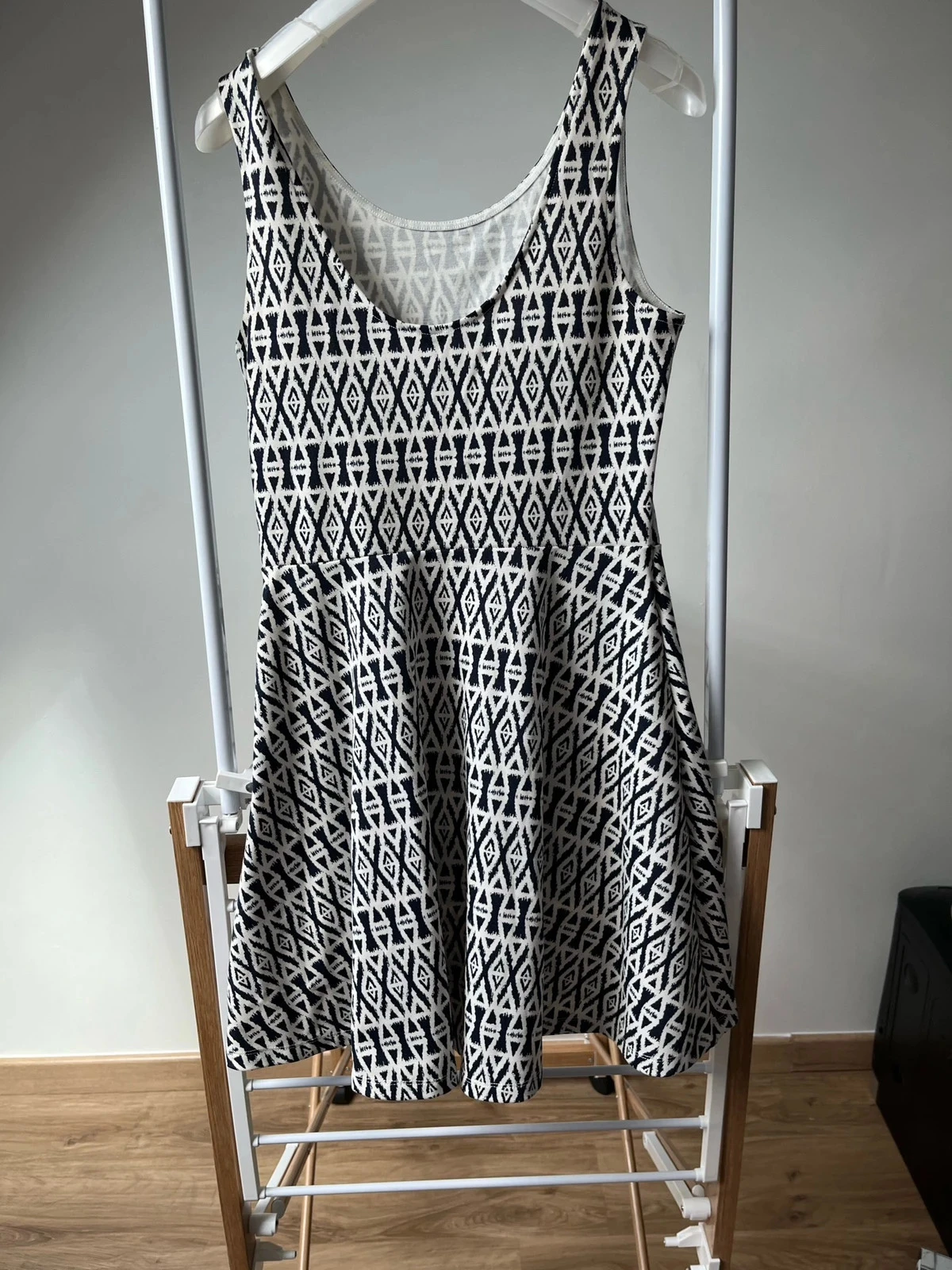 Dames patroonjurk Divided H&M maat 38 kleur marineblauw wit nieuwe staat – photo 2